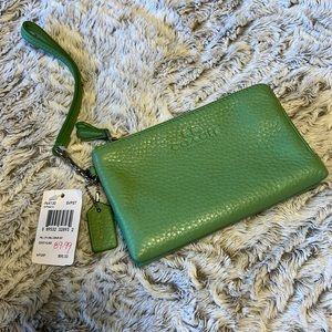 COACH Wristlet, Pebble Leather, New, Double Corner Zip msrp $95 Pistachio Green